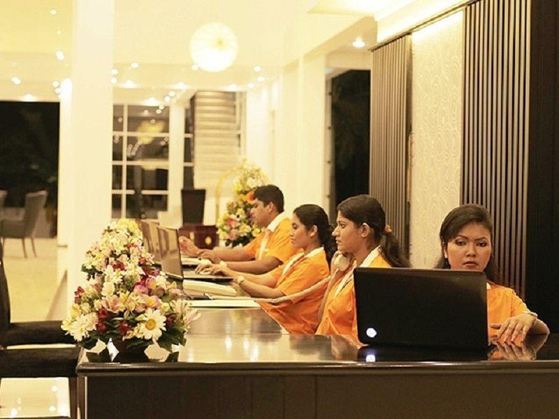 The Covanro Airport Hotel - Katunayake Gampaha Exterior photo
